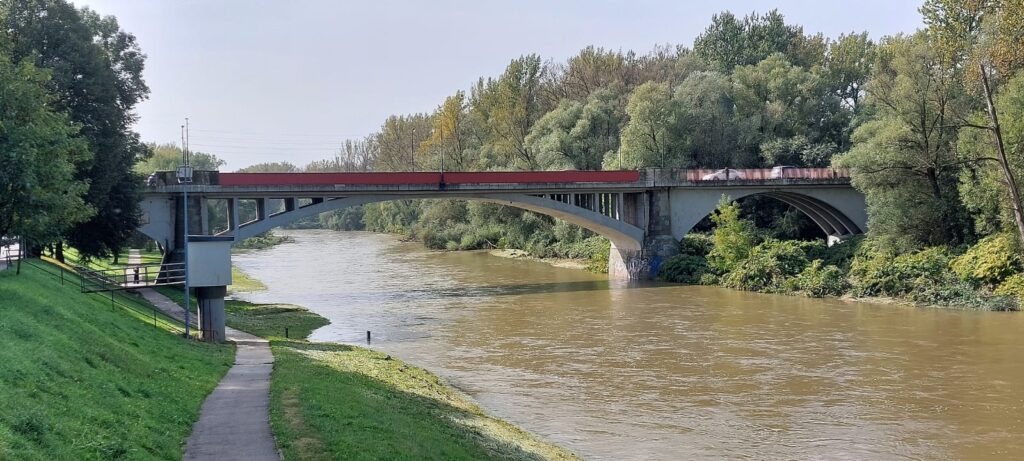 Rzeka Soła w Oświęcimiu – poziom wody opada, sytuacja stabilizuje się.