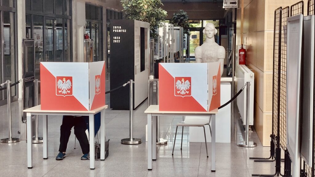 yborcy oddający głosy w wyborach do Parlamentu Europejskiego