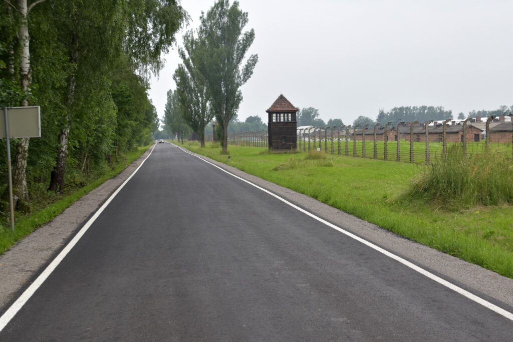 Remont dróg powiatowych w Oświęcimiu, Brzezince i Osieku / foto: RafLor