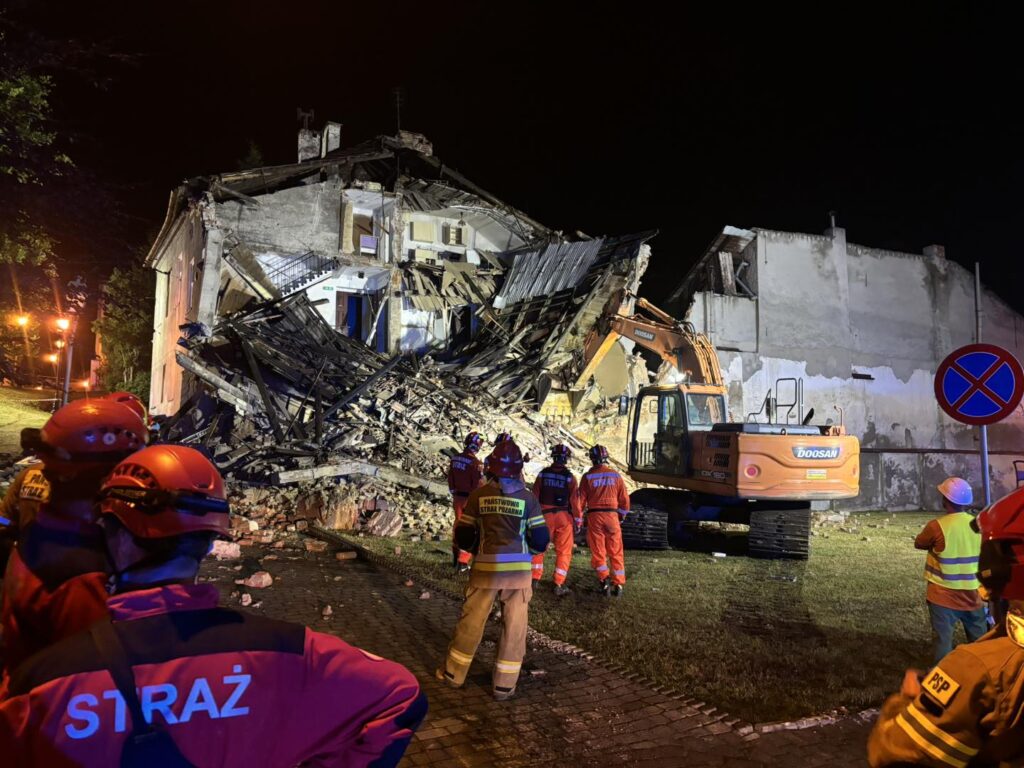 Zawaliła się część budynku u zbiegu ul. Kościelnej i ul. Górnickiego. Foto: OSP Oświęcim