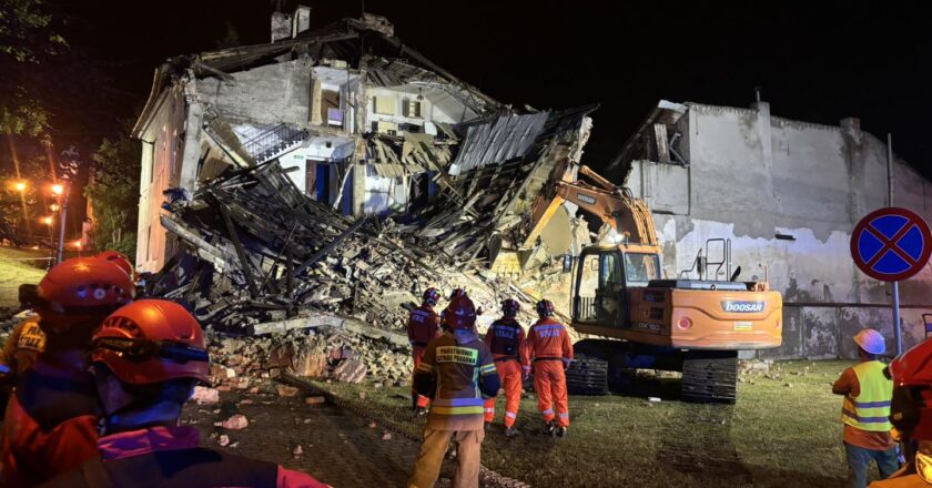 Zawaliła się część budynku u zbiegu ul. Kościelnej i ul. Górnickiego. Foto: OSP Oświęcim