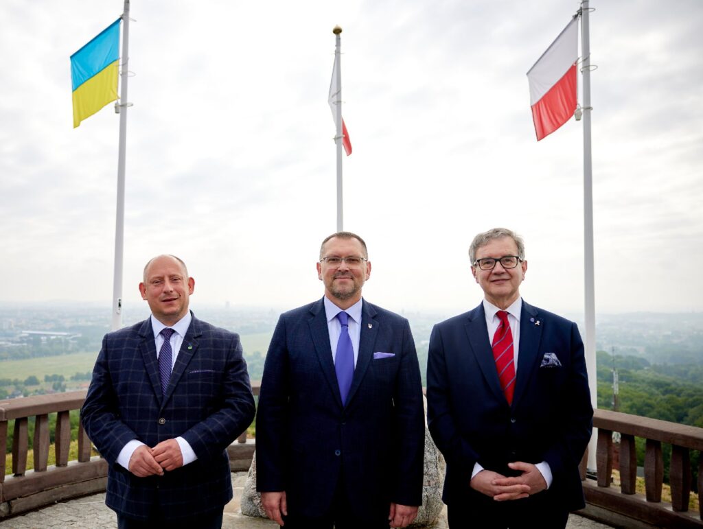 Wojewoda małopolski zawiesza flagę ukraińską