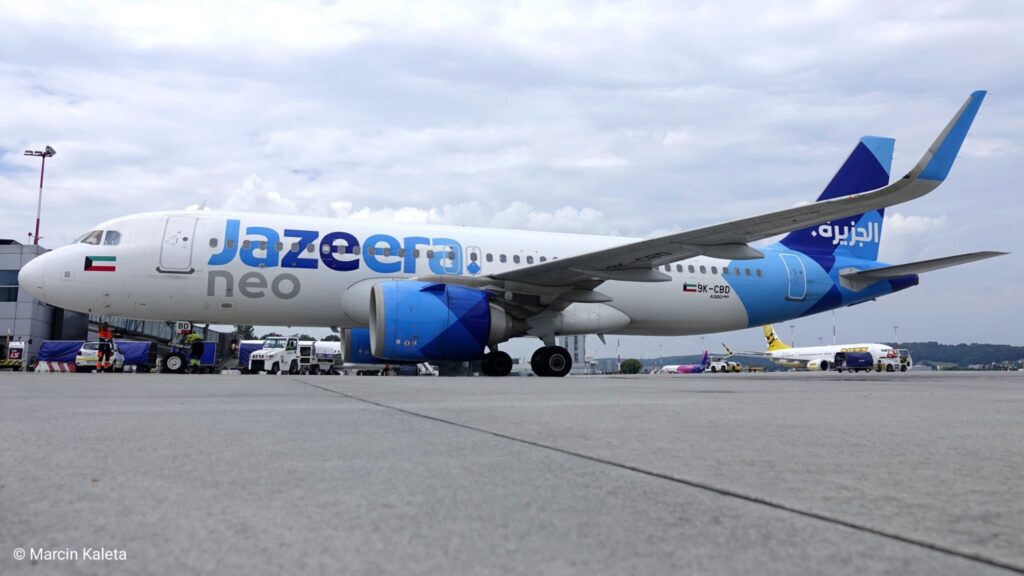 Samolot Air Arabia ląduje na lotnisku w Krakowie