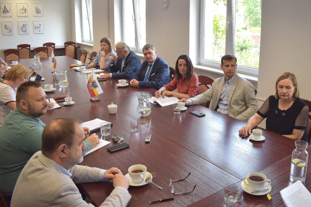 Spotkanie dotyczące przygotowań do VII etapu Oświęcimskiego Strategicznego Programu Rządowego w Starostwie Powiatowym w Oświęcimiu