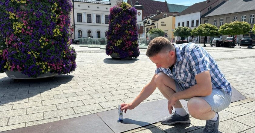 Rynek Główny w Oświęcimiu w upalny dzień