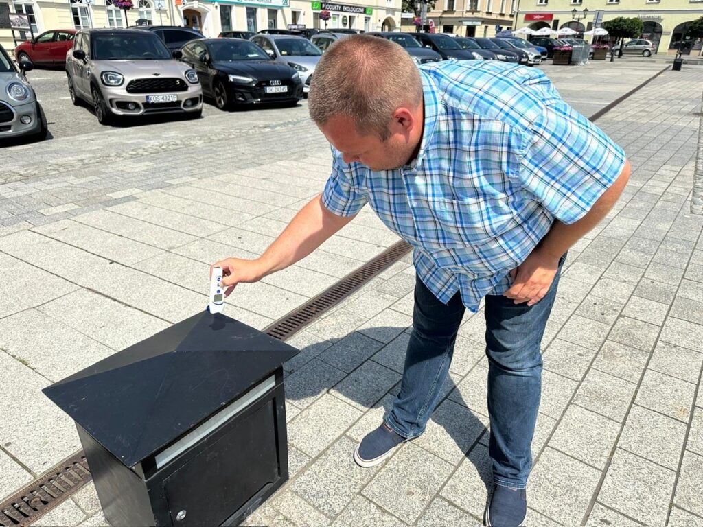 Rynek Główny w Oświęcimiu w upalny dzień