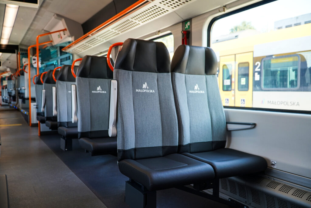 Nowe fotele RECARO Rail w pociągach EN64 zapewniają wyjątkowy komfort i nowoczesne udogodnienia dla pasażerów.