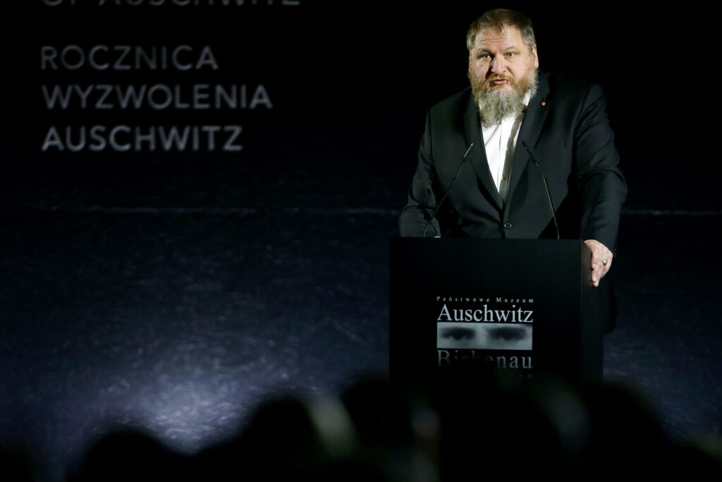 Dr Piotr M. A. Cywiński podczas obchodów rocznicowych w Muzeum Auschwitz-Birkenau.