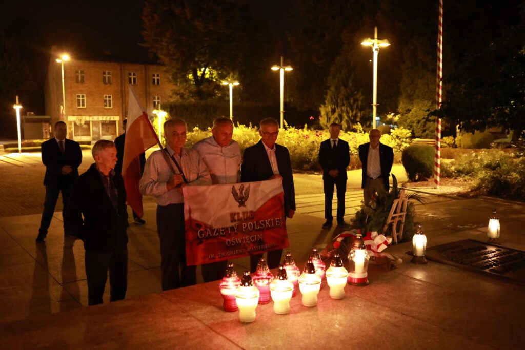 Uroczystość upamiętniająca ofiary II wojny światowej na Placu Kościuszki w Oświęcimiu.