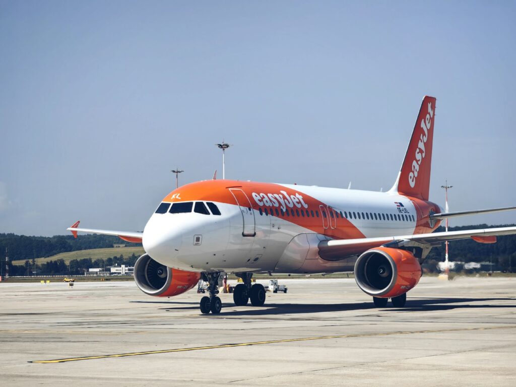 Kraków Airport odnotował rekordowy sierpień 2024 roku, obsługując ponad 1,1 miliona pasażerów i otwierając nowe połączenia lotnicze.