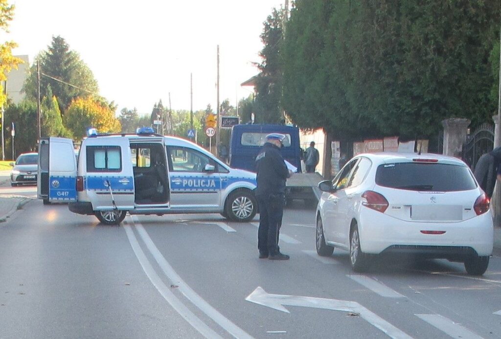 Dramatyczne zdarzenie w Kętach: 12-letni rowerzysta potrącony na przejściu przez auto!