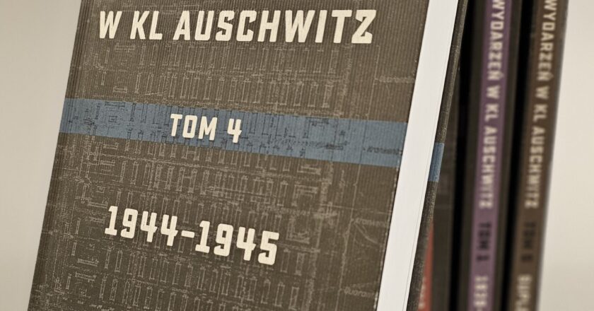 Nowe pięciotomowe wydanie „Kalendarza wydarzeń w KL Auschwitz” już dostępne w księgarniach.