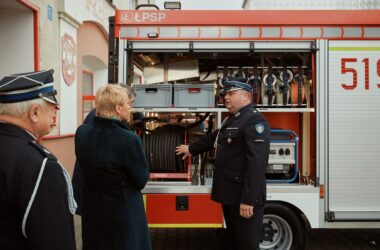 Nowy lekki samochód ratowniczo-gaśniczy OSP Oświęcim – inwestycja w bezpieczeństwo mieszkańców.