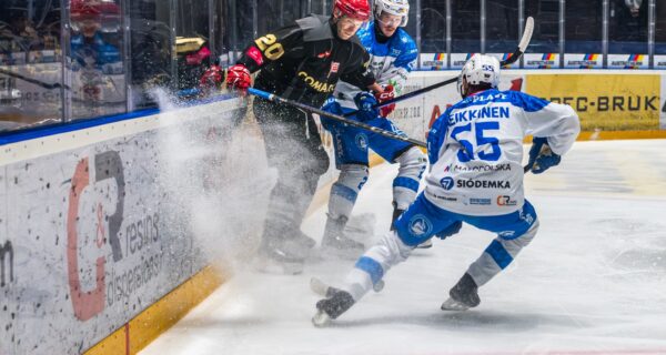 -Plast Unia Oświęcim pokonuje Comarch Cracovię 2:1