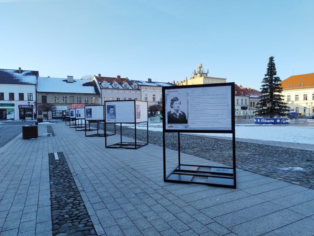 Wystawa „Twarze pomocy” upamiętnia bohaterów pomagających więźniom KL Auschwitz-Birkenau