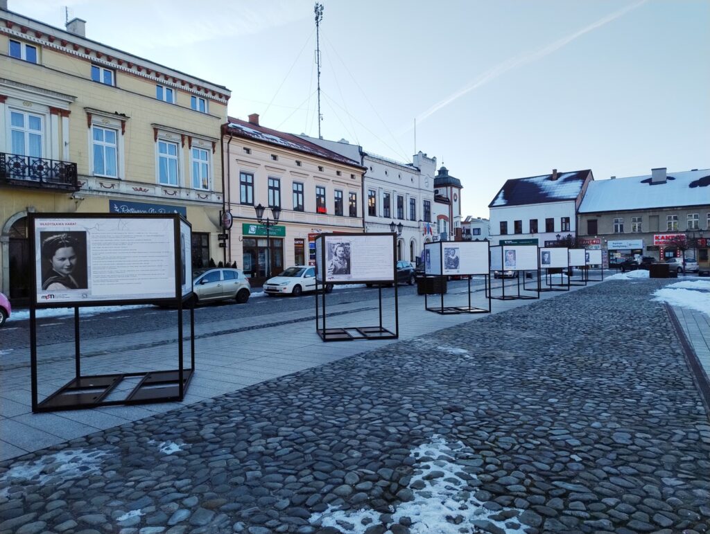 Wystawa „Twarze pomocy” upamiętnia bohaterów pomagających więźniom KL Auschwitz-Birkenau