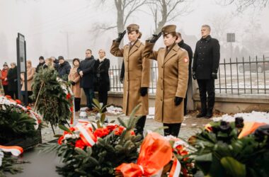 Brzeszcze / 80 rocznica Marszu Śmierci – Złożenie kwiatów © Andrzej Rudiak / Facebook