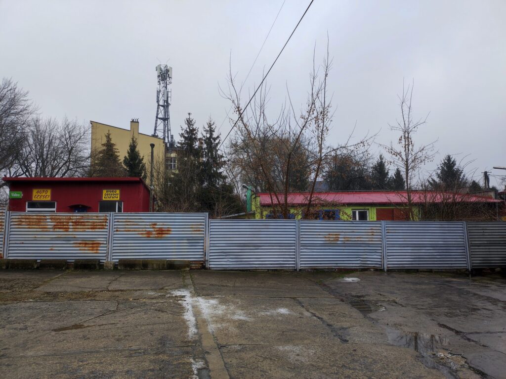 Stary warsztat samochodowy w Oświęcimiu 